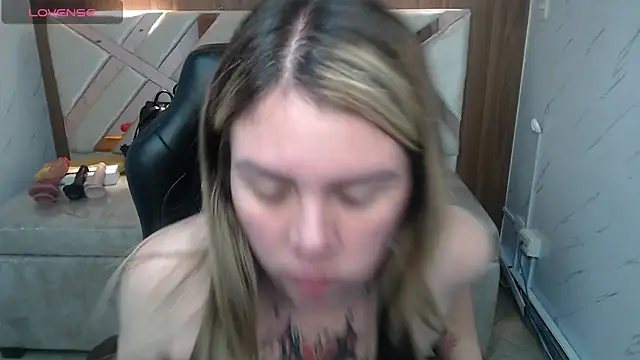 Snapshot of Paula_b_ chatting on July 10, 12:52 pm Paula b online show from July 10, 12:52 pm