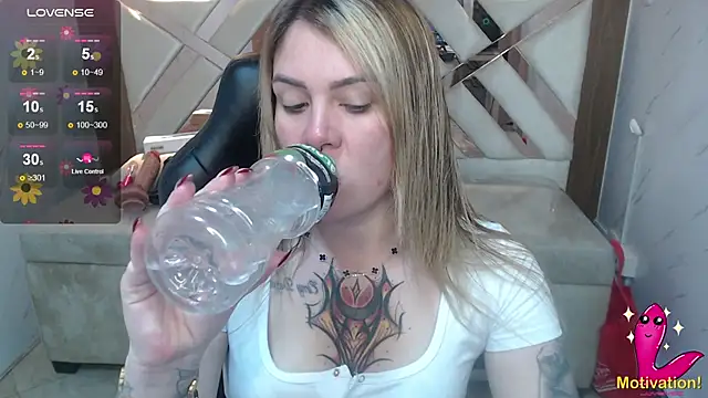 Snapshot of Paula_b_ chatting on July 25, 12:58 pm Paula b online show from July 25, 12:58 pm