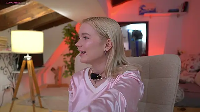 LexieLoree online show from February 13, 4:08 am