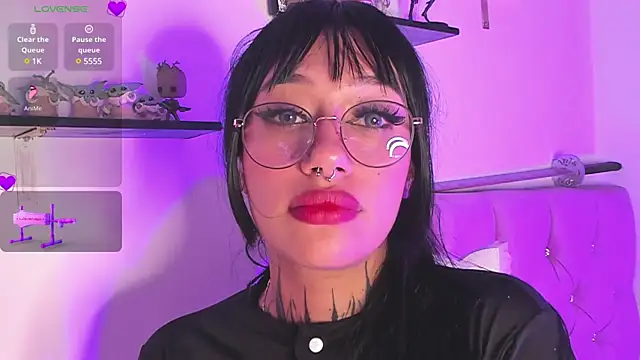 Snapshot of Akari1_Mischief chatting on December 13, 4:22 am Akari1 Mischief online show from December 13, 4:22 am