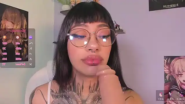 Snapshot of Akari1_Mischief chatting on December 21, 3:13 am Akari1 Mischief online show from December 21, 3:13 am