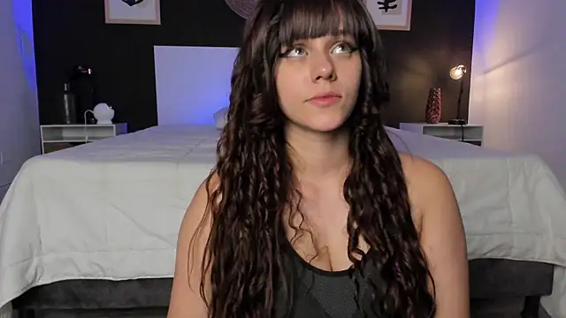 VioletPaket online show from December 18, 9:51 pm