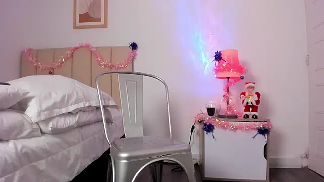 VioletPaket online show from December 31, 1:19 pm