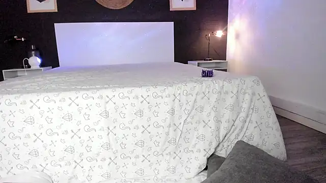 VioletPaket online show from January 27, 8:39 pm