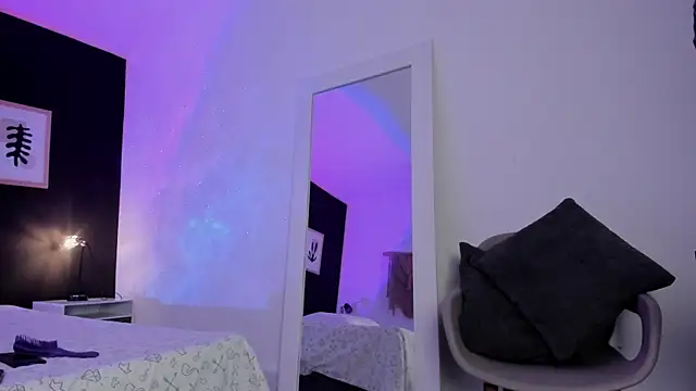 VioletPaket online show from February 6, 9:17 pm