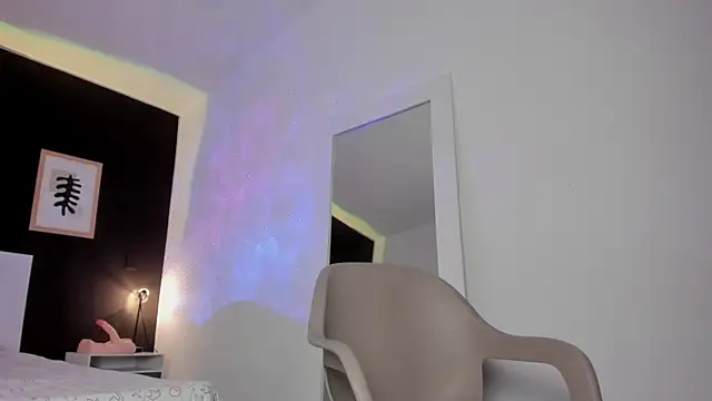 VioletPaket online show from February 18, 9:31 pm