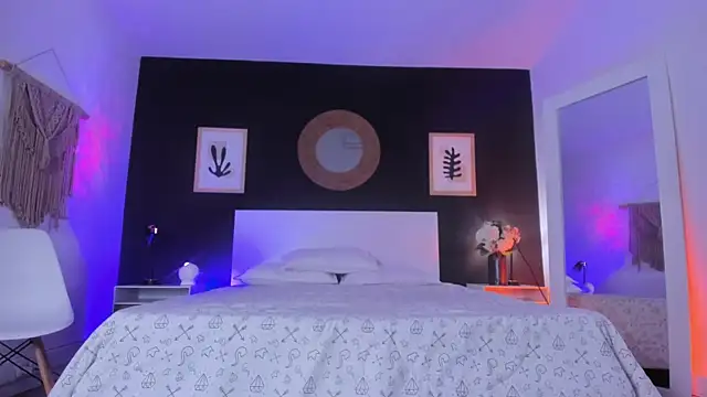 VioletPaket online show from October 28, 11:36 am