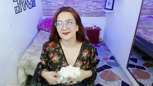 Snapshot of lilyponce_ chatting on May 14, 8:15 pm lilyponce online show from May 14, 8:15 pm