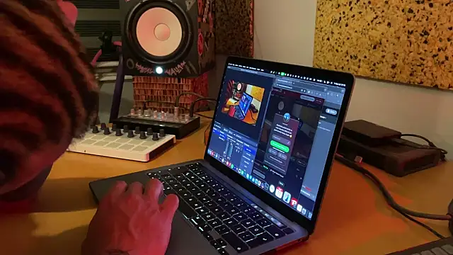 kameray12 online show from March 11, 6:19 pm