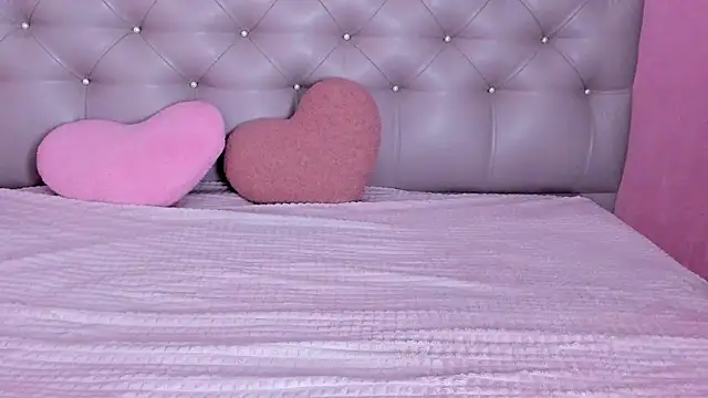 Snapshot of lulu_wolf chatting on December 31, 4:27 am lulu wolf online show from December 31, 4:27 am