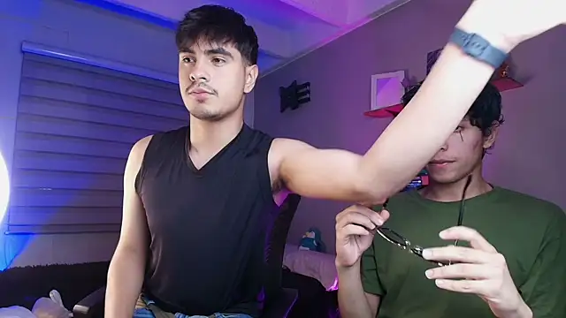 thiago rockwelll online show from October 3, 7:49 am