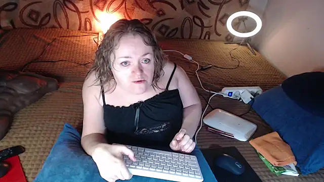 Snapshot of MiniNatalie chatting on January 27, 10:06 pm MiniNatalie online show from January 27, 10:06 pm