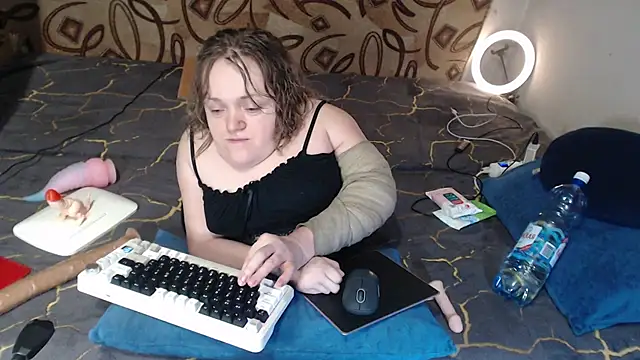 Snapshot of MiniNatalie chatting on February 22, 11:35 am MiniNatalie online show from February 22, 11:35 am