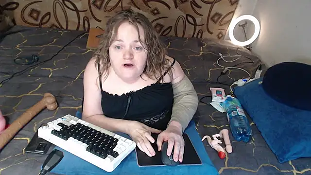 Snapshot of MiniNatalie chatting on February 22, 2:41 pm MiniNatalie online show from February 22, 2:41 pm