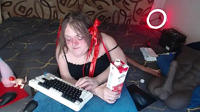 Snapshot of MiniNatalie chatting on March 4, 12:39 am MiniNatalie online show from March 4, 12:39 am