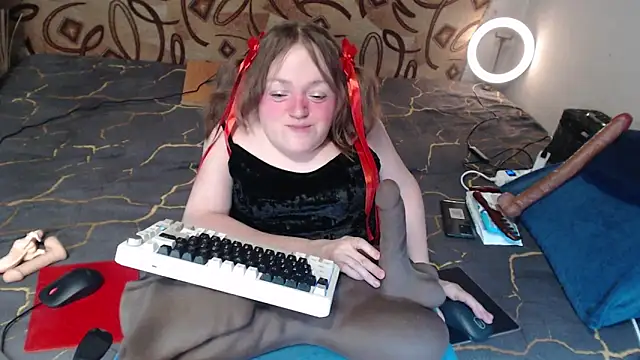 Snapshot of MiniNatalie chatting on March 7, 11:27 pm MiniNatalie online show from March 7, 11:27 pm