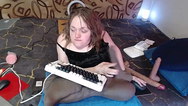 Snapshot of MiniNatalie chatting on March 16, 2:43 am MiniNatalie online show from March 16, 2:43 am