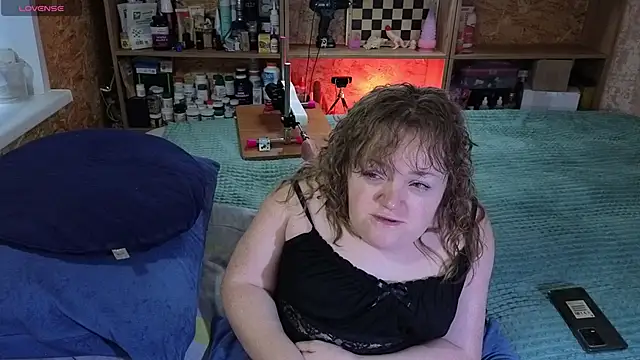 Snapshot of MiniNatalie chatting on November 8, 2:01 am MiniNatalie online show from November 8, 2:01 am