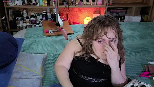 Snapshot of MiniNatalie chatting on November 11, 6:35 am MiniNatalie online show from November 11, 6:35 am