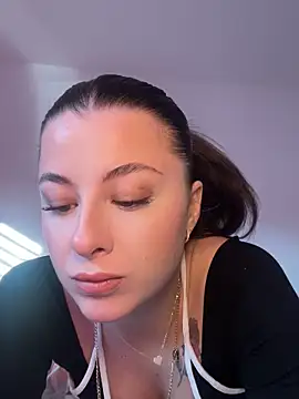 Mia-Minou online show from December 17, 12:00 pm