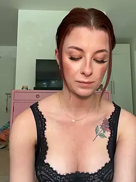 Snapshot of Mia-Minou chatting on June 10, 1:10 pm Mia-Minou online show from June 10, 1:10 pm