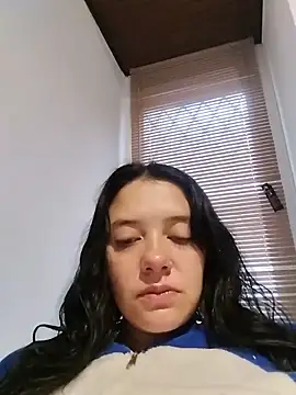 Snapshot of Isabella_21x chatting on June 8, 11:43 am Isabella 21x online show from June 8, 11:43 am