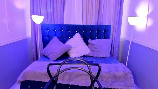 Snapshot of hallsredd chatting on December 5, 8:44 pm hallsredd online show from December 5, 8:44 pm