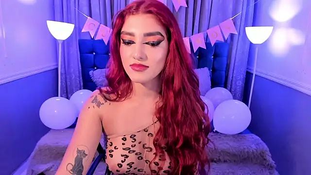 Snapshot of hallsredd chatting on December 10, 12:06 am hallsredd online show from December 10, 12:06 am