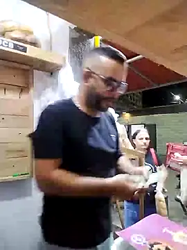 Snapshot of Daos69 chatting on February 6, 12:04 am Daos69 online show from February 6, 12:04 am