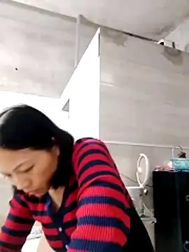 Snapshot of Aninyin22 chatting on December 5, 1:36 am Aninyin22 online show from December 5, 1:36 am