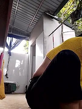 Snapshot of Aninyin22 chatting on December 15, 1:32 am Aninyin22 online show from December 15, 1:32 am