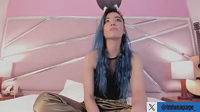 Snapshot of Lunapage chatting on January 24, 7:07 pm Lunapage online show from January 24, 7:07 pm