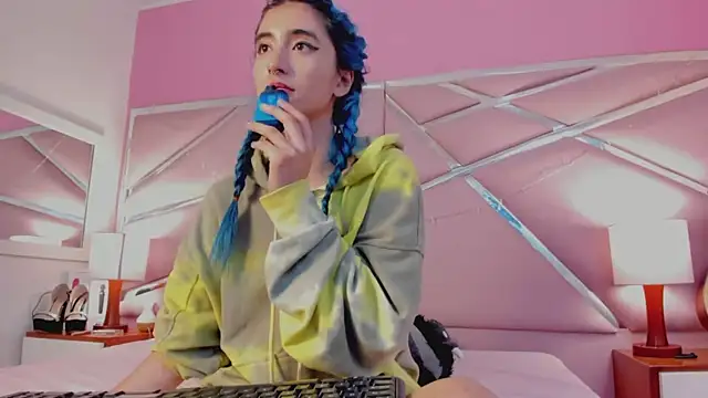 Snapshot of Lunapage chatting on March 10, 4:14 pm Lunapage online show from March 10, 4:14 pm