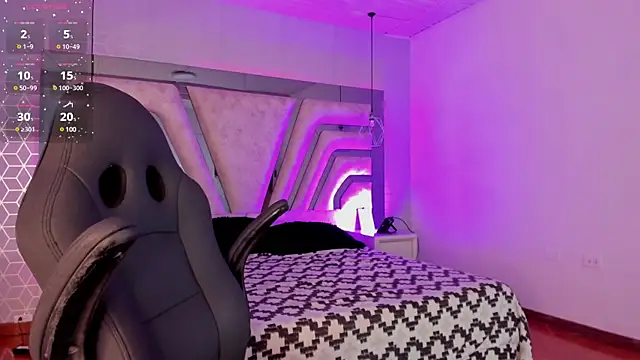  CurlyGirl  online show from February 14, 10:25 pm