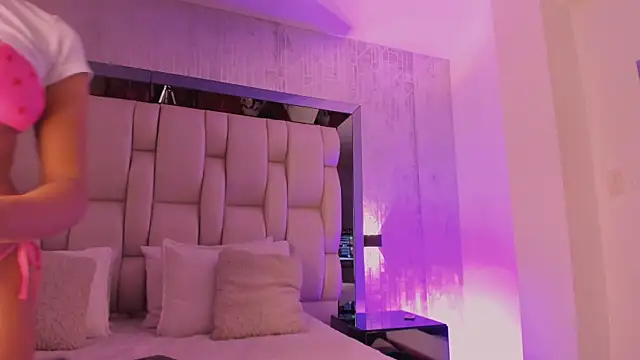  CurlyGirl  online show from January 7, 8:11 pm