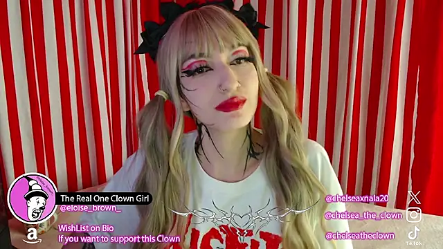 Snapshot of Eloise-brown chatting on July 26, 4:47 pm Eloise-brown online show from July 26, 4:47 pm