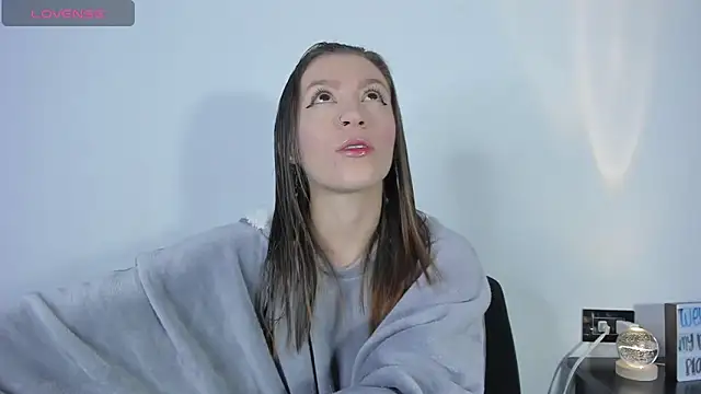 Snapshot of roxanne_jones1 chatting on July 27, 9:44 pm roxanne jones1 online show from July 27, 9:44 pm