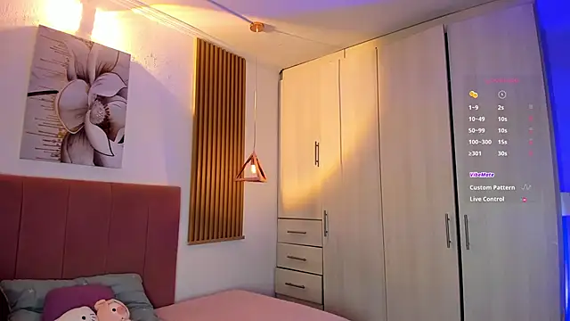 Snapshot of mia_nevaeh chatting on November 24, 9:14 pm mia nevaeh online show from November 24, 9:14 pm