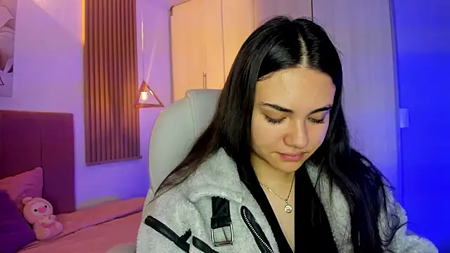 mia nevaeh online show from January 5, 7:28 pm