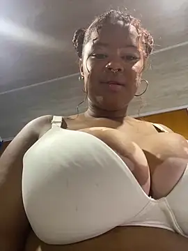 Snapshot of antonella_19x chatting on March 20, 6:19 am antonella 19x online show from March 20, 6:19 am