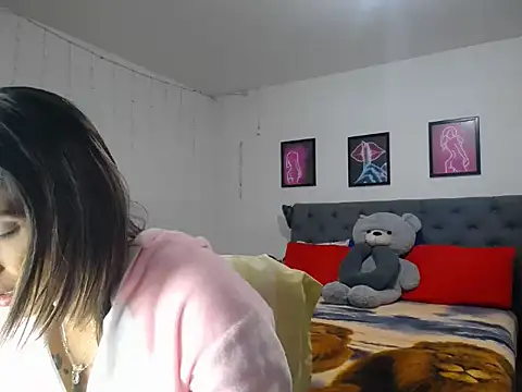Snapshot of Corina_hot chatting on April 13, 12:49 am Corina hot online show from April 13, 12:49 am