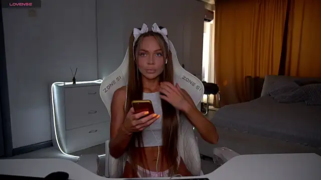 Snapshot of Evelinka chatting on July 28, 12:34 pm Evelinka online show from July 28, 12:34 pm