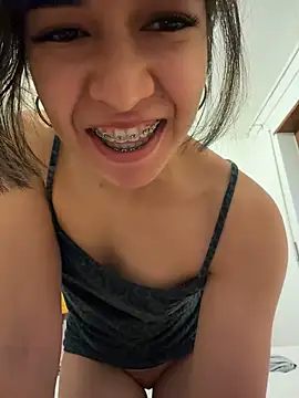 Snapshot of BitchyBratxxx chatting on January 18, 11:25 am BitchyBratxxx online show from January 18, 11:25 am