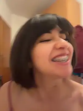 Snapshot of BitchyBratxxx chatting on February 6, 3:37 pm BitchyBratxxx online show from February 6, 3:37 pm