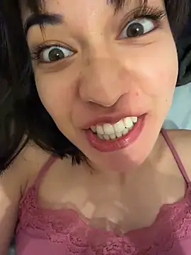 Snapshot of BitchyBratxxx chatting on February 17, 5:52 pm BitchyBratxxx online show from February 17, 5:52 pm