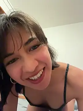 Snapshot of BitchyBratxxx chatting on February 18, 5:09 pm BitchyBratxxx online show from February 18, 5:09 pm