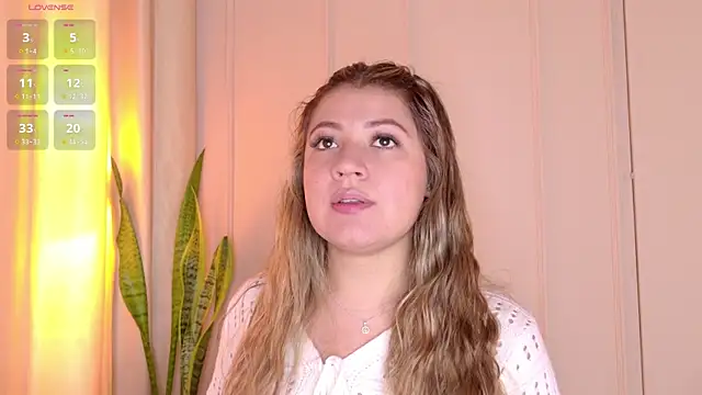 Snapshot of Zuzu_sweet chatting on June 7, 1:26 pm Zuzu sweet online show from June 7, 1:26 pm