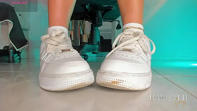 charlotte  grey online show from February 5, 7:18 pm