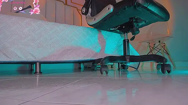 charlotte  grey online show from February 16, 8:27 pm