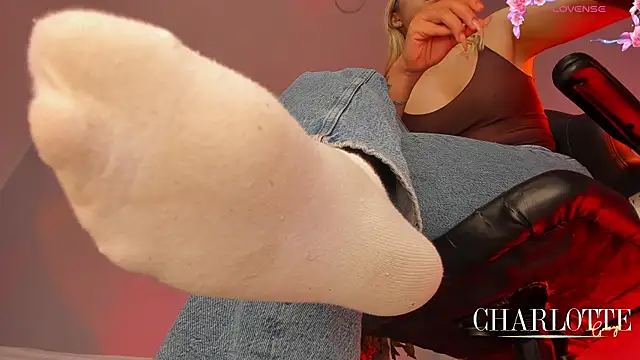 Snapshot of charlotte__grey chatting on May 4, 8:49 pm charlotte grey online show from May 4, 8:49 pm